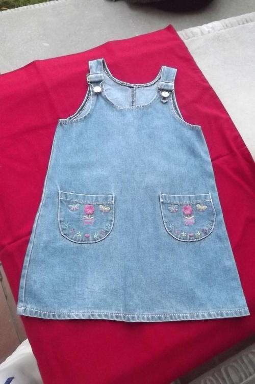 Denim Pinafore for 2-3 yr old girl from Girls Unlimited - Pretty Embroidered Pockets -good condition