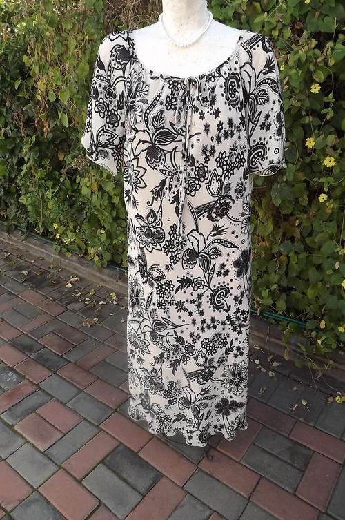 Beige & Black Patterned Donatella Lined Dress in size 18/42 - as new