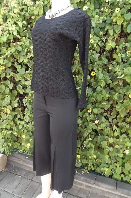 Fabulous Black Calve Length Pants by Legend in size 8/32 - Pleats on Front seams - as new