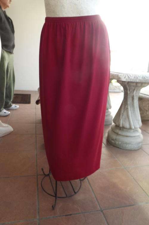 Dark Red Patritzia Polycotton Skirt in size 10/34 - Elasticated Middle - very good condition