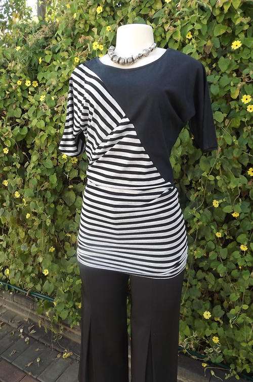 Modern Long RT Black & White Striped Top in size XS - 6/30 - used but good condition