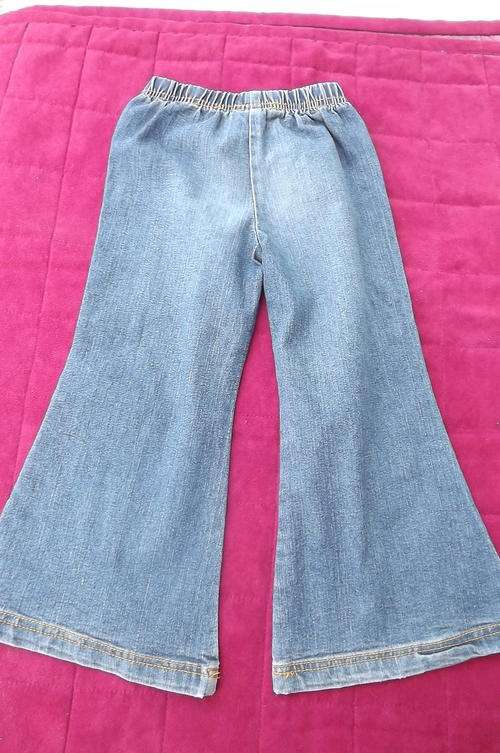 Fashionable QTee Bell Bottom Jeans for 3-4yr old girl - waist 51cm - height 107cm - good condition