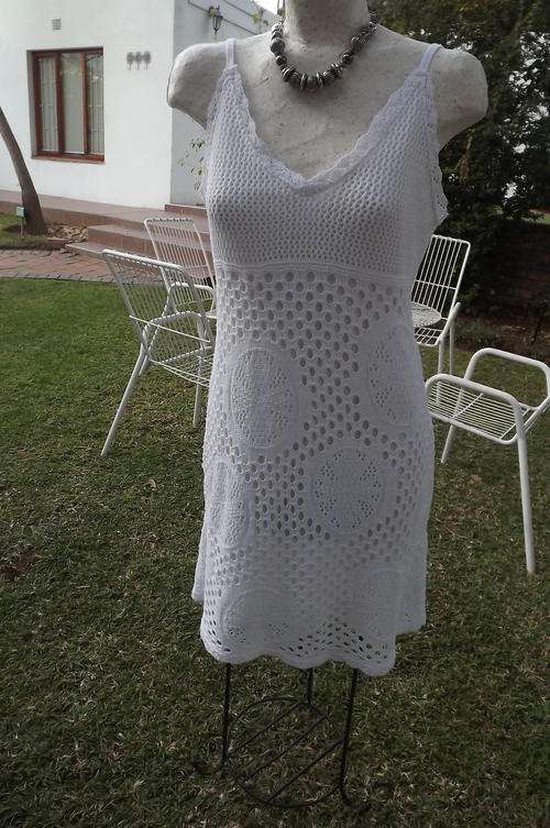 Lovely White Acrylic Knit Dress with Polyester Lining in size 14/38 by Foschini - good condition