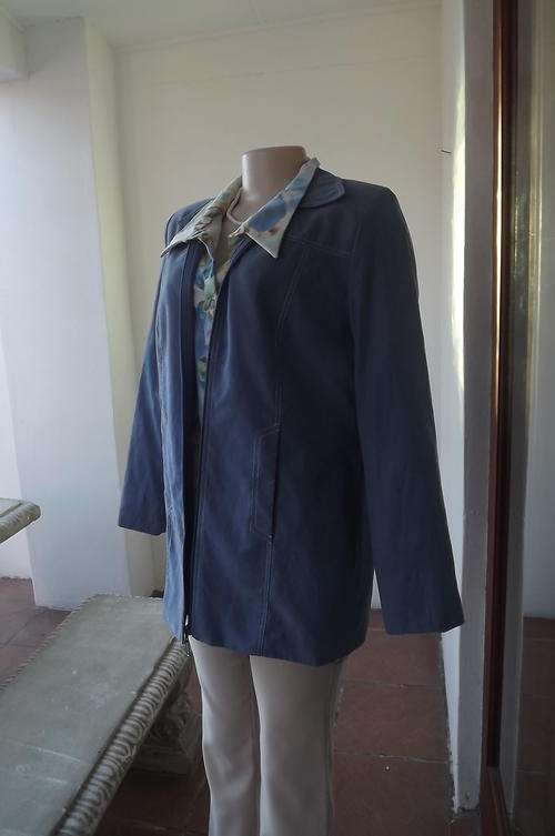 Fabulous Blue Delswa Essentials Jacket in size 12/36 - Zipped front with white stitching-fully lined