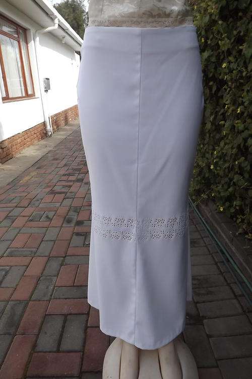 Stunning White Maxi Skirt Suitable for Evening or Day Wear by Truworths Glamour in size 12/36-as new