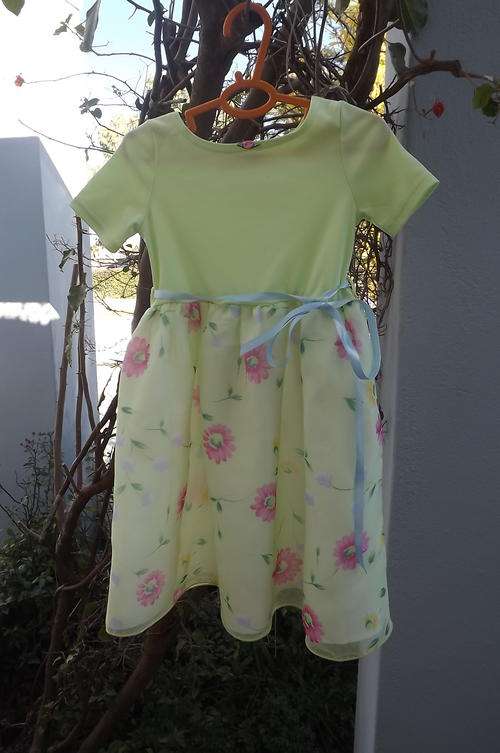 Pretty Green Floral House of Youth Dress for a 2-3yr old - Stretch Top & Lined Skirt -good condition