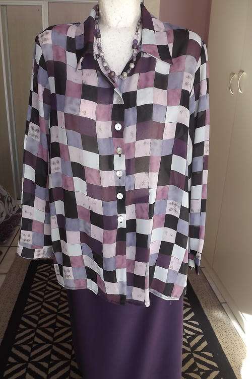 Pretty Polyester Blouse in Purple Blocks by Foschini in size 14/38 - Mother of Pearl Buttons -as new