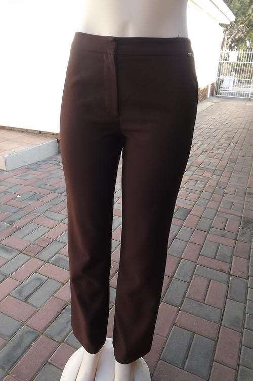 Brown 100% Polyester Pants by Truworths in size 8/32 - no pockets, zip in front - used but good cond