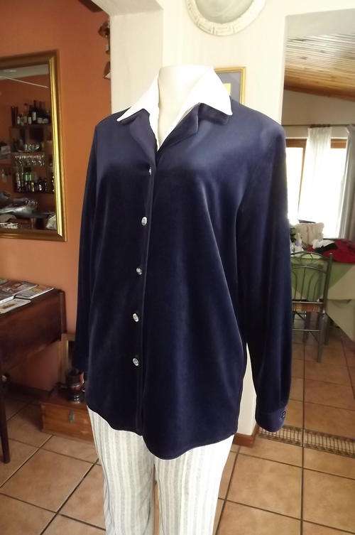 Nice & Warm Velour Button Down Top in size 12/36 by New Era - new condition