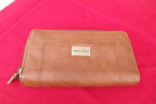 Handy Laura Jones Tan Colour Ladies Purse - enough storage space for all your cards, notes & change