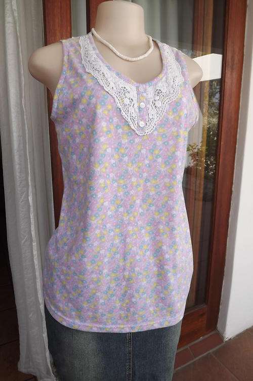 Soft Cotton Sleeveless Floral Top in Pastel Colours  size 12/36 by Maine - good condition.