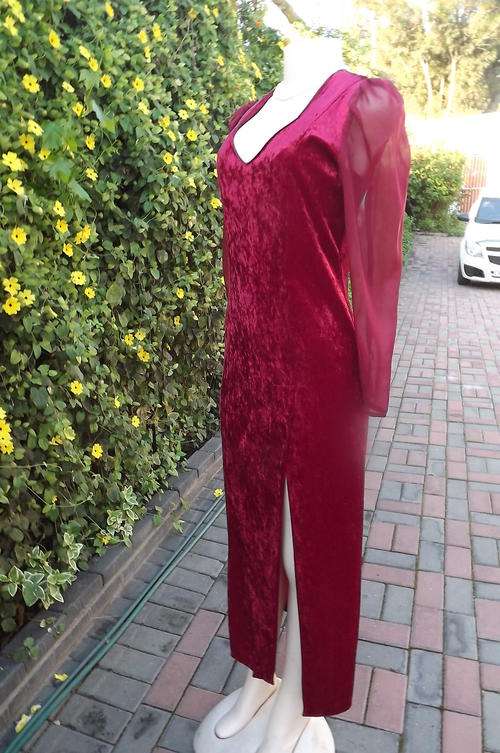 Fabulous Dark Red Stretch Velvet Dress with Chiffon Sleeves in size 12/36 - new condition