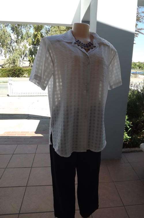 Sheer White Short Sleeve Shirt with Button Down Front by Insync Original in size 16/40 - as new