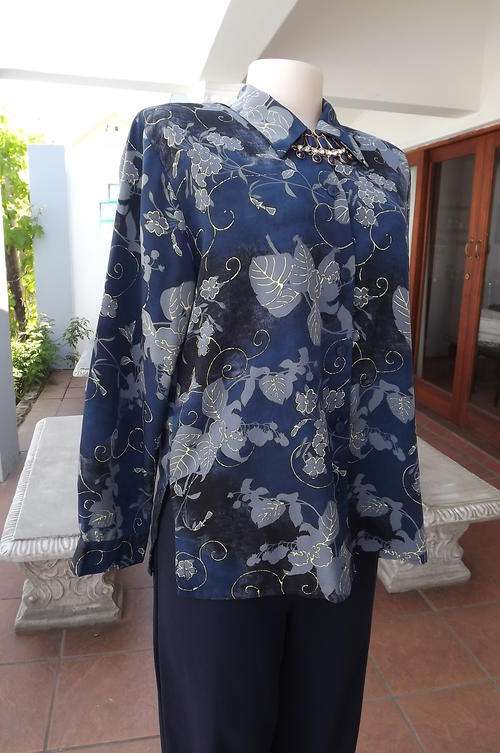 Fabulous Australian Designed Navy with Floral Design Blouse by Pretty Girl in size 12/36 - as new