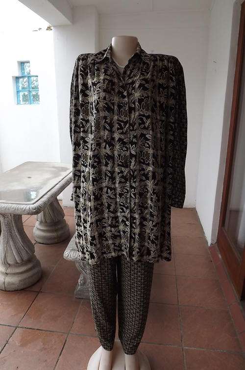 Smart but Comfortable Penny Coelen 2 Piece Outfit in Viscose Fabric in size 22/46 - as new condition