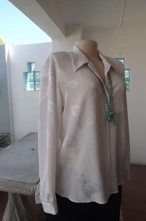 Beautiful White Long Sleeve Crinkled Polyester Button Down Blouse by Woolworths in size 12/36
