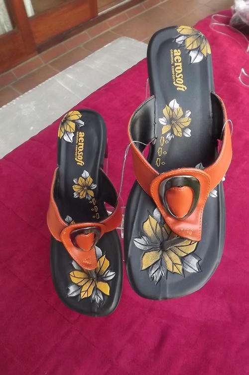 Pair of Aerosoft Original Comfort Sandals in size 7/40 - Rust Colour - 6.5cm heel - new item