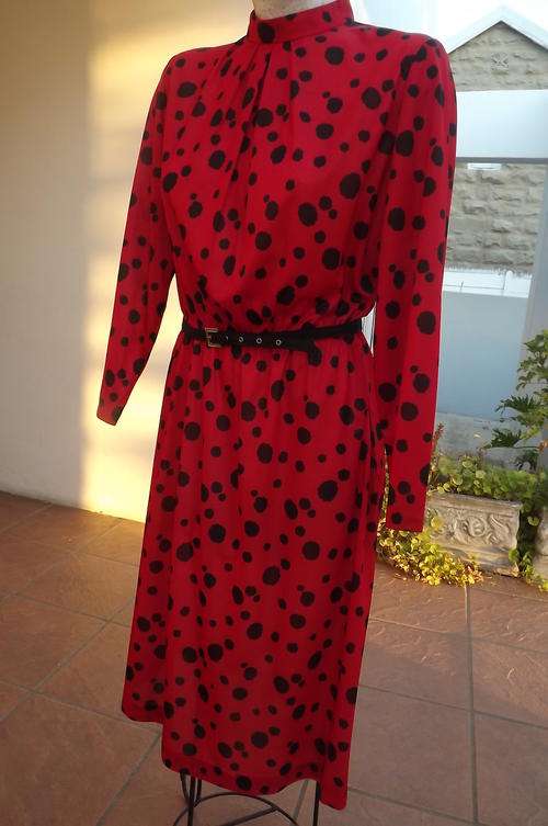 Red Polyester/Rayon Vintage Dress with Black Dots in size 14/38 - used but in good condition