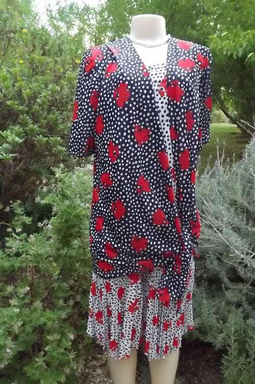 Stunning Vintage Dress & Jacket form 80's from Meganne in size 12/36 - no signs that it's been worn