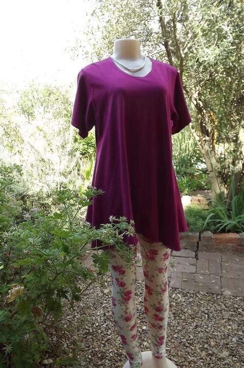Beautiful Plain Stretch Cotton Cerise Colour Loose Top in size 18/42 - short sleeves & round neck