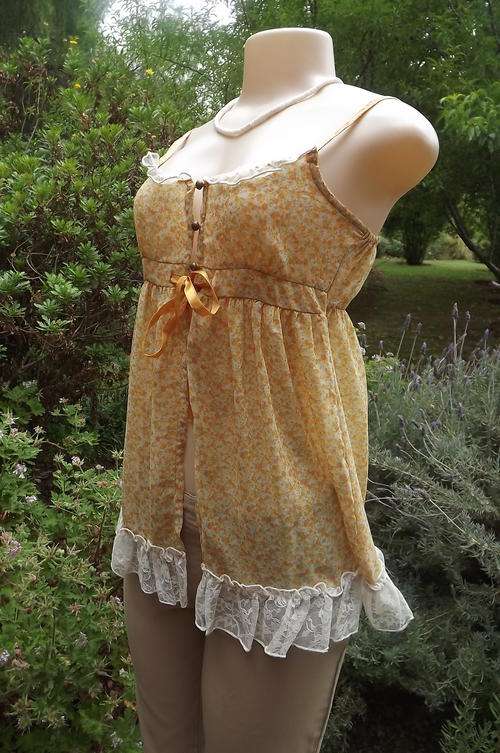 Country Floral Pattern Yellow/Orange Polyester Strappy Top in Size 8/32 - new condition