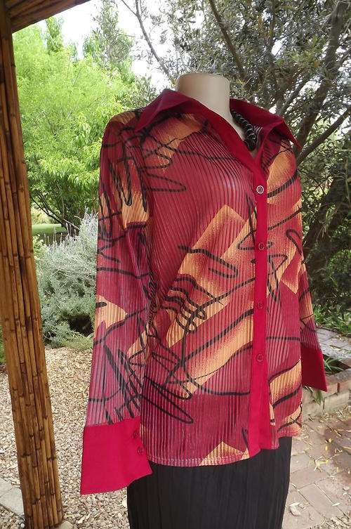 Pretty Dark Red with Yellow & Black Patterned Permanent Pleated Blouse in size 14/38 by Easy Bird