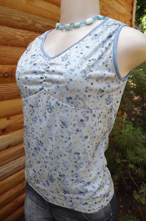 Blue Floral Sleeveless Summer Top in 2 Layers by Assaocier in size 10/34 - as new