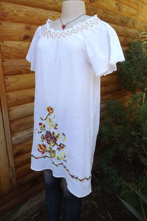 Beautiful Crinkled Long White 100% Cotton Top in size 12/36 by Kumaro - smocked neckline - good cond