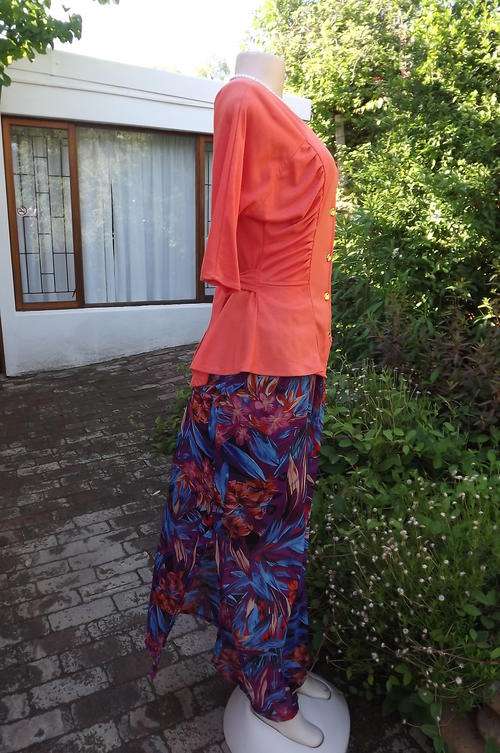 Stunning Peach Colour August Moon Peplum Cotton Top in size 9/33 - Price ticket still on