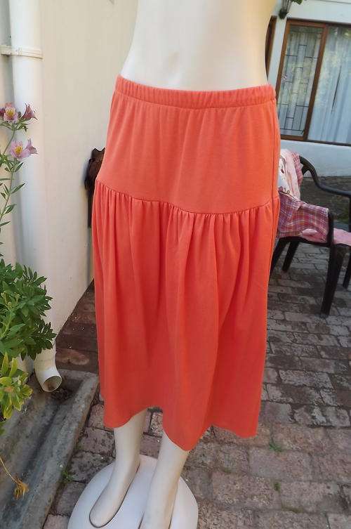 Peach Colour Gathered Cotton Wide Skirt with Elasticated Middle in size 10/34 - New condition