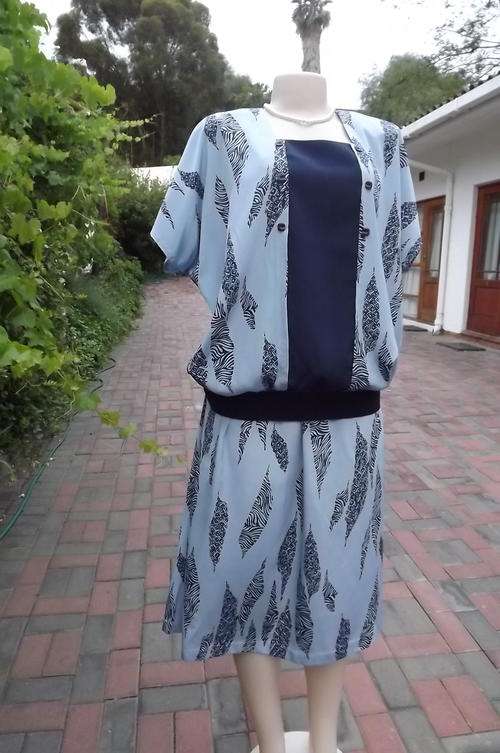 Warner Reid 2 piece outfit.Size 42/18. Silky patterned blue polyester with knitted inlay. As new.