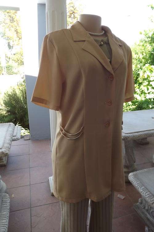 Smart long tailored vanilla colour short sleeve summer jacket.Size 36/12 by Design.As new