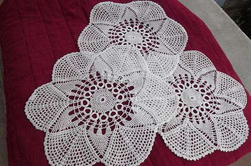 Set of 3 round white doilies done beautifully. 42cm in Diametres. As new condition