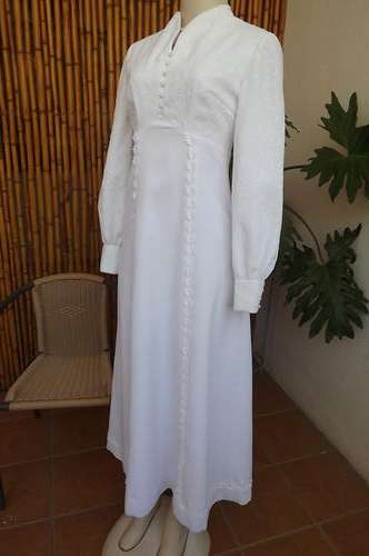 For the winter wedding! Size 32.Beautiful white vintage long sleeve wedding dress from 1970's.As new