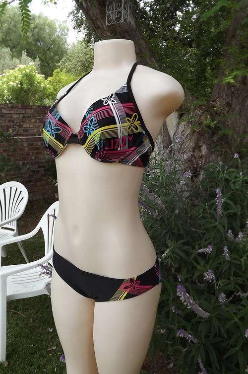 Lizzy black multicolour patterned two piece swimsuit in size 36/12.Stretch Nylon.As new condition