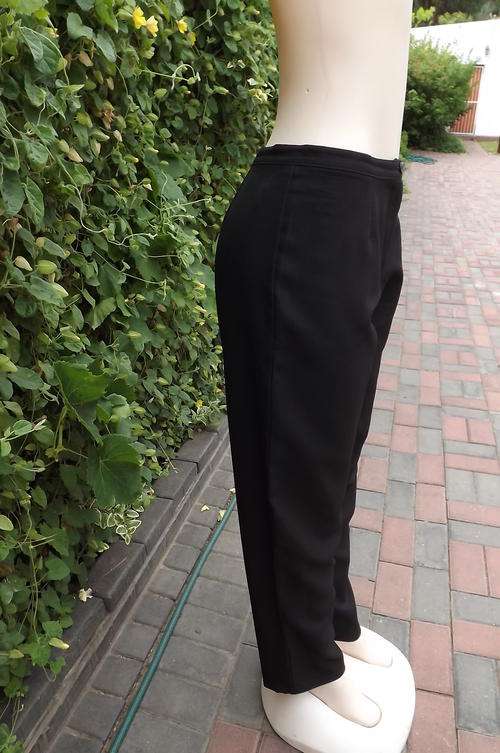 Black Polyester Pants in Excellent Condition in size 12/36 by Prima Style