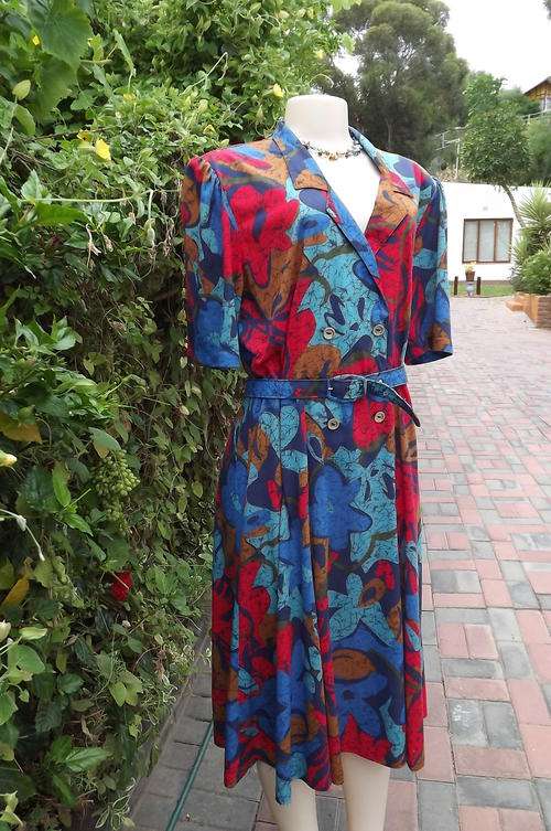 Patterned Manhattan Vintage Dress in Multi Colours in size 14/38 - dress in fine condition