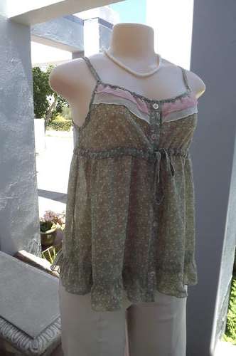 Strap sheer top in fern green with small dainty pattern by Zulu Story in size 34/10.New condition