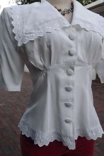 Spindrifter Hawaii Pretty white blouse/short jacket.Toilered.Size 32/8.Covered buttons front.Good co