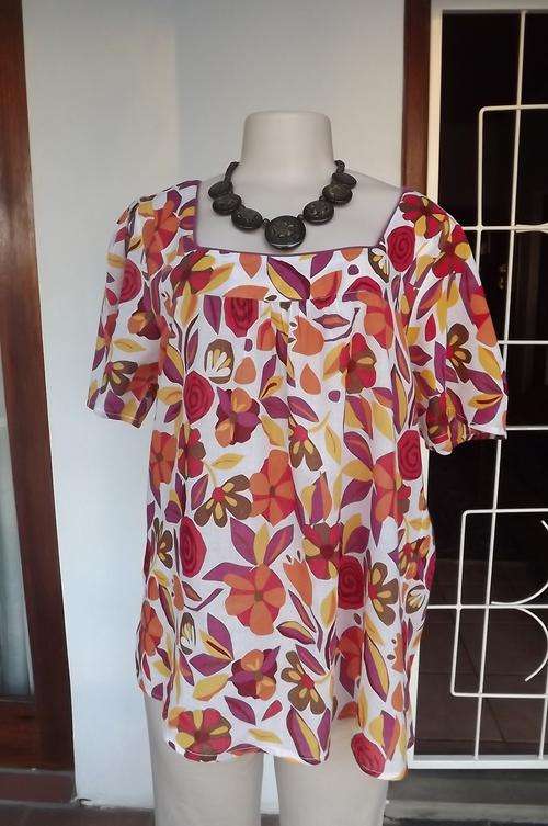 Cool 100% cotton Insync Plus Multicolour floral top with square neckline.Size 42/18.Good condition
