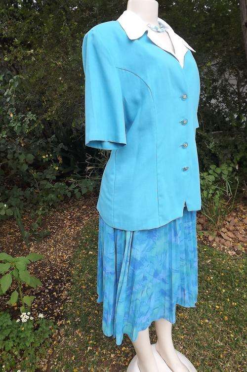 Smart vintage 2piece outfit by Miss Lynn by Manhattan.Size 40/16.Very good condition