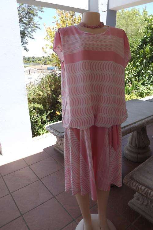 Peach&White blousson style polyester was&wear dress.Size 50/26.Top lined.Tie decoration on skirt.New