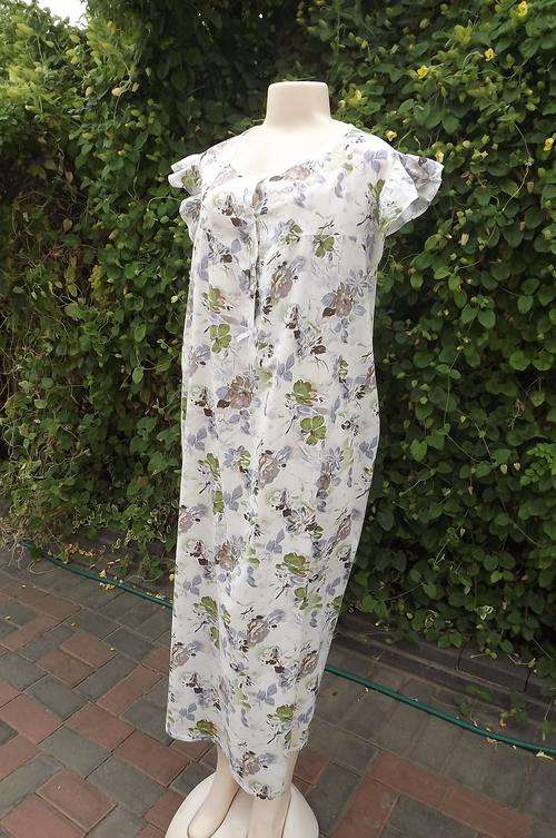 Cool Xlarge cotton vintage nighty.Short front opening with 3 buttons.Frilled cap sleeves.Good condit