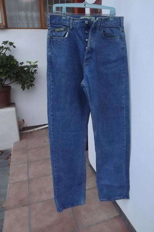 Good quality Aca Joe Men's denim jeans.100% heavy cotton.Buttoned fly.Middle 84cm Size 32