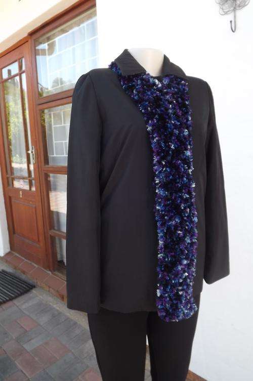 Black polyester jacket by Envy G in size 32/8.Side pockets.Fully lined.Partly checked inside.New con
