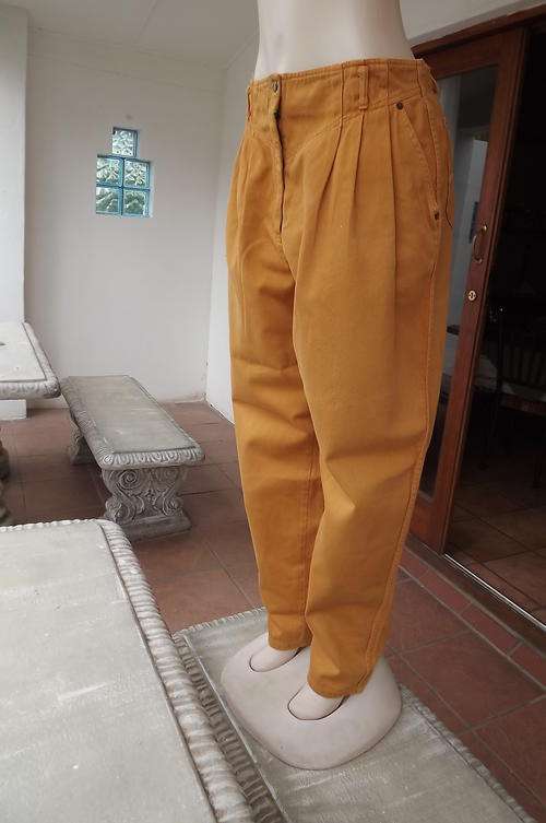 Vintage mustard colour ladies jeans by Barrington in size 40/16. 100% cotton. Good condition.