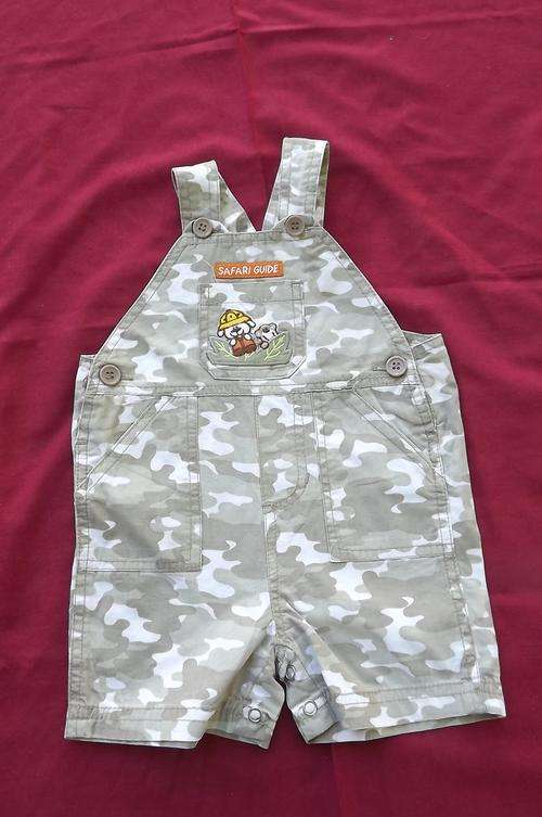 Very cute safari guide crawler suite in animal print for 3-6 months old baby.Up to 7 kg.100% Cotton.