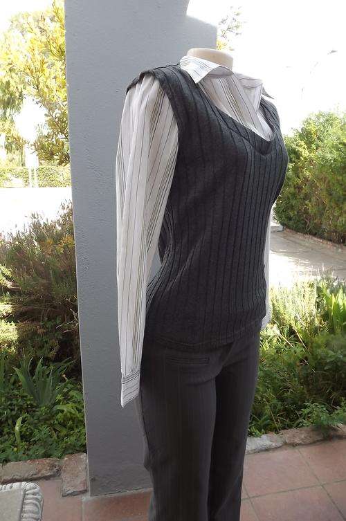 Grey polyester ribbed polycotton stretch top size 36/12 by Foshini.Sleeves and collar in white stipe