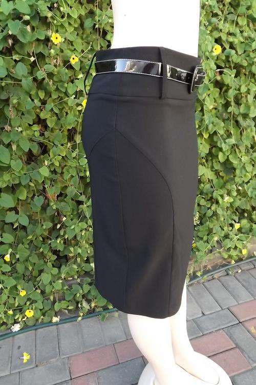Beautiful new black size 36/12 Oasis panneled stretch polyester body hugging skirt.Never used.