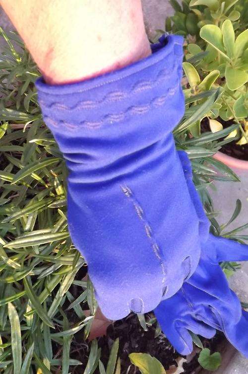 Pair of all nylon royal blue size 7.5 gloves.Pretty stitching detail.Good condition
